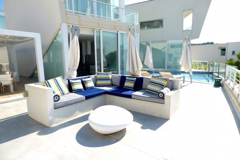 On set with ‘A Place In The Sun’