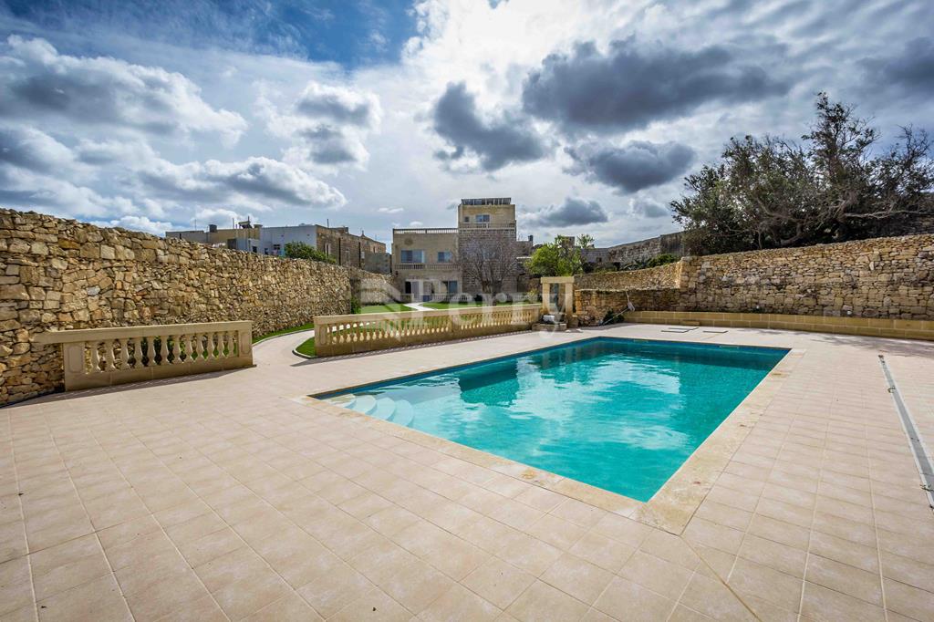 Lija<br>House of Character