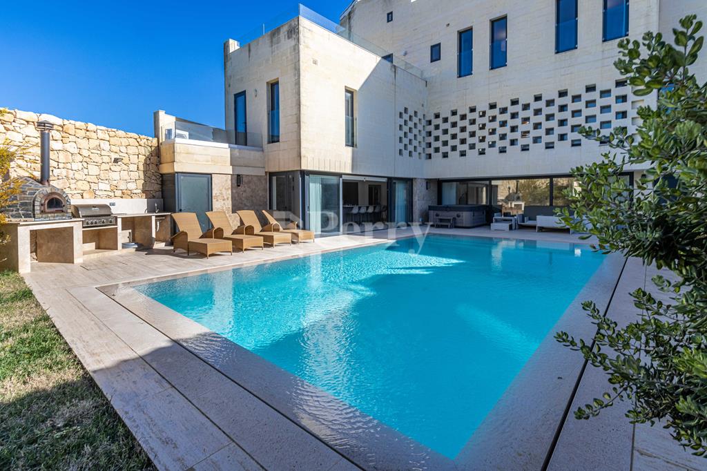 Lija<br>House of Character