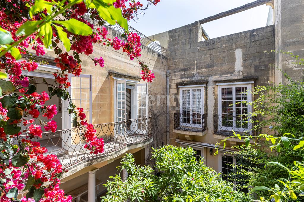 St Julians<br>Town House